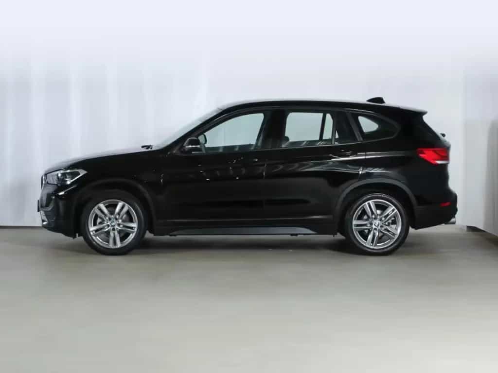 BMW X1 sDrive 18i Kamera Sportsitze NAVI LED DAB 04/2022-photo-2
