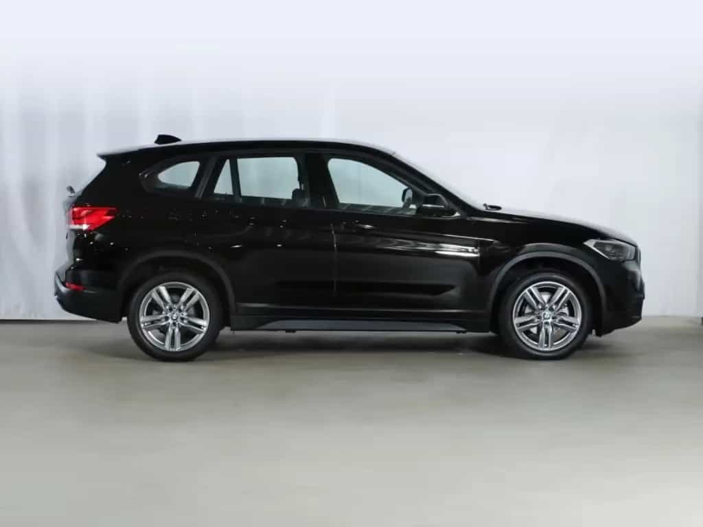 BMW X1 sDrive 18i Kamera Sportsitze NAVI LED DAB 04/2022-photo-3