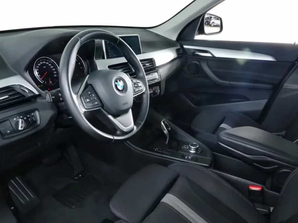 BMW X1 sDrive 18i Kamera Sportsitze NAVI LED DAB 04/2022-photo-6