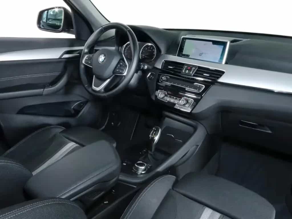 BMW X1 sDrive 18i Kamera Sportsitze NAVI LED DAB 04/2022-photo-7