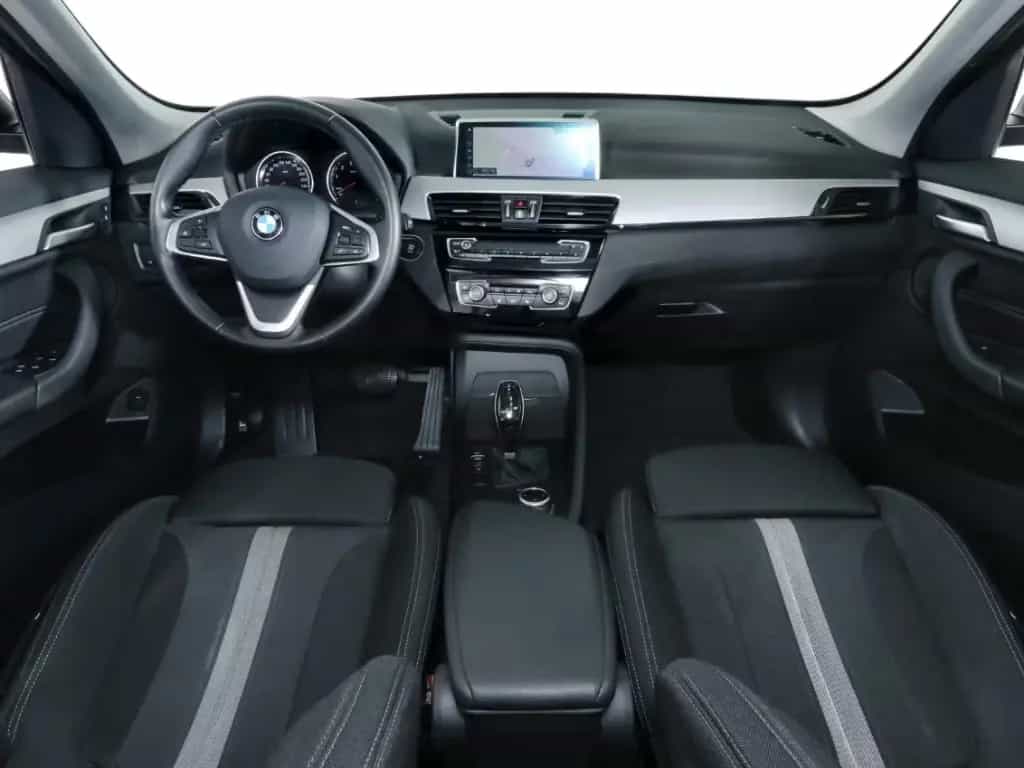 BMW X1 sDrive 18i Kamera Sportsitze NAVI LED DAB 04/2022-photo-8