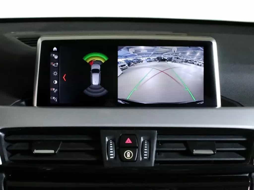 BMW X1 sDrive 18i Kamera Sportsitze NAVI LED DAB 04/2022-photo-9