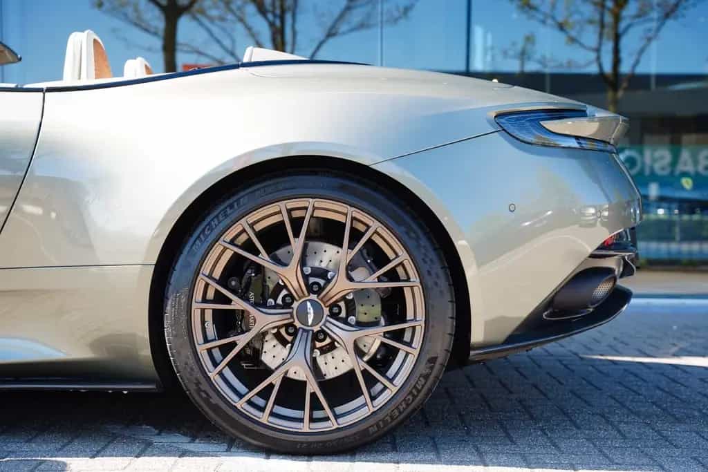 Aston Martin DB12 4.0 V8 Volante Carbon NEW SERVICE 08/2024-photo-15