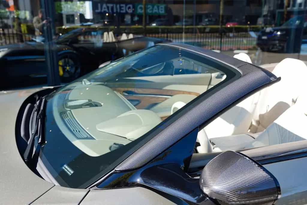 Aston Martin DB12 4.0 V8 Volante Carbon NEW SERVICE 08/2024-photo-19