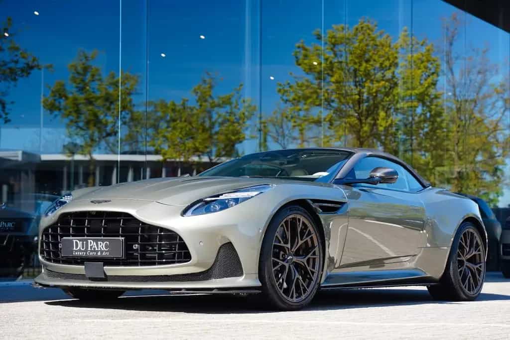 Aston Martin DB12 4.0 V8 Volante Carbon NEW SERVICE 08/2024-photo-2