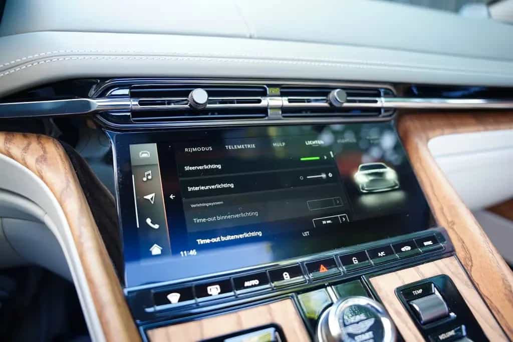Aston Martin DB12 4.0 V8 Volante Carbon NEW SERVICE 08/2024-photo-27