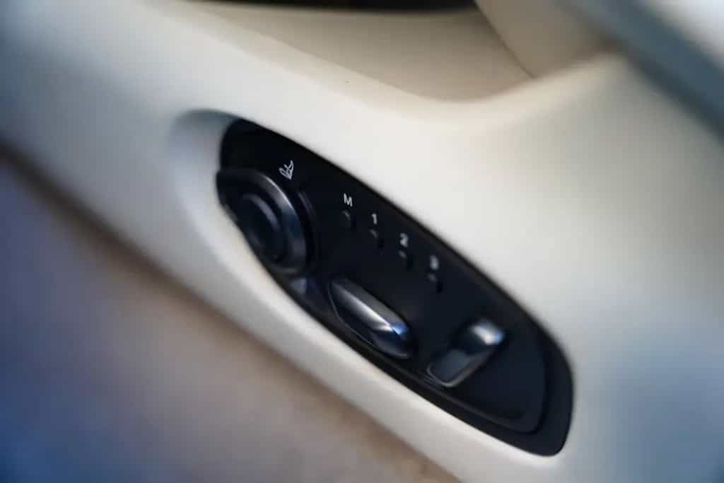 Aston Martin DB12 4.0 V8 Volante Carbon NEW SERVICE 08/2024-photo-36
