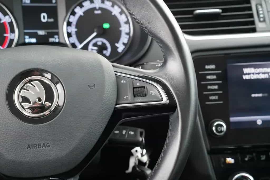Skoda Octavia COMBI 1.4TSI DSG+APPLE/ANDR+SHZ+TEMPOMAT 09/2017-photo-13