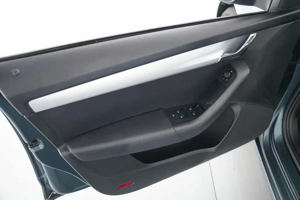 Skoda Octavia COMBI 1.4TSI DSG+APPLE/ANDR+SHZ+TEMPOMAT 09/2017-photo-23