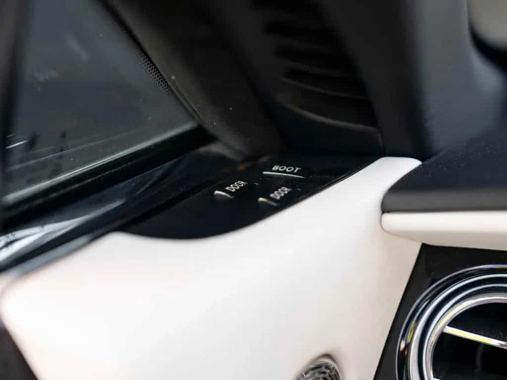 Rolls-Royce Dawn 6.6 V12 04/2018-photo-10