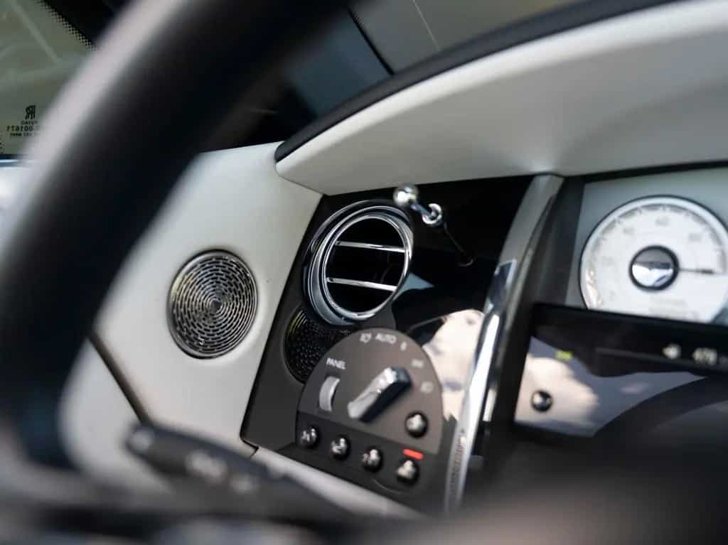 Rolls-Royce Dawn 6.6 V12 04/2018-photo-14
