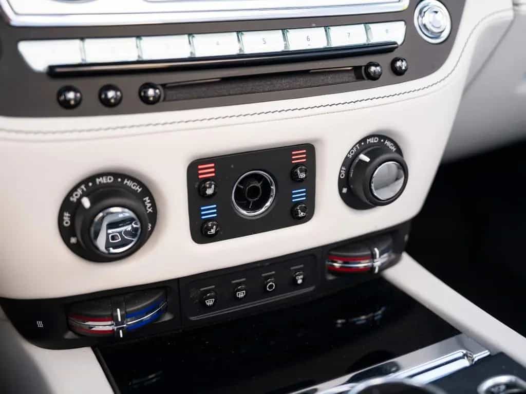 Rolls-Royce Dawn 6.6 V12 04/2018-photo-21