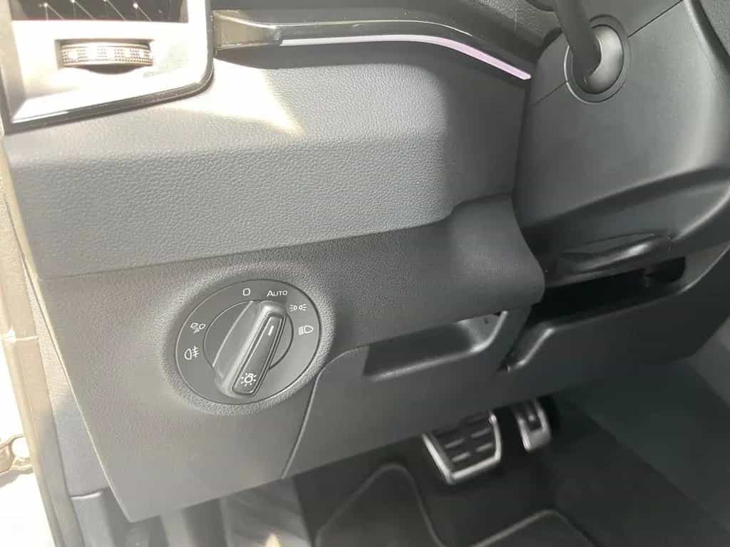 Skoda Karoq Sportline 1.5 TSI DSG Rückfahrkamera 03/2024-photo-16