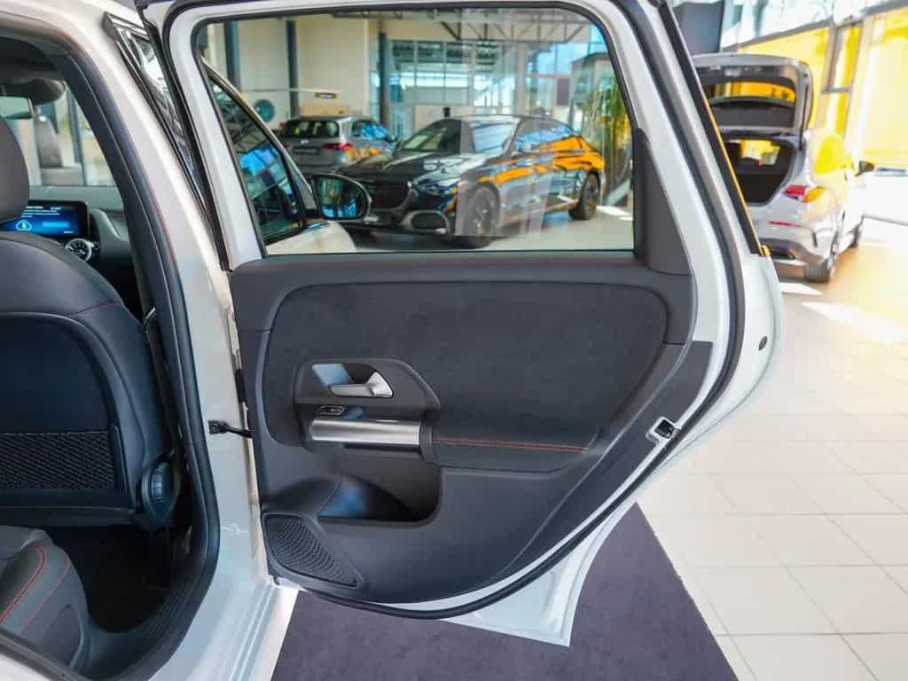 Mercedes-Benz B 220 d AMG Line Night 360° AHK Totwinkel DISTRO 01/2025-photo-13