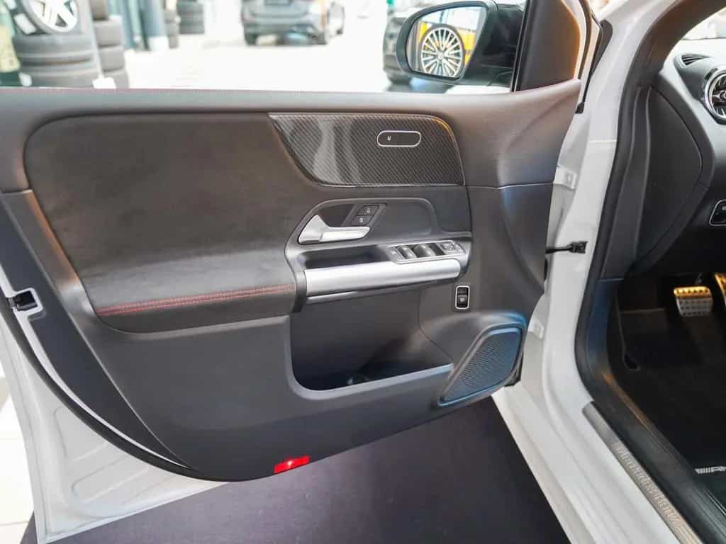 Mercedes-Benz B 220 d AMG Line Night 360° AHK Totwinkel DISTRO 01/2025-photo-16