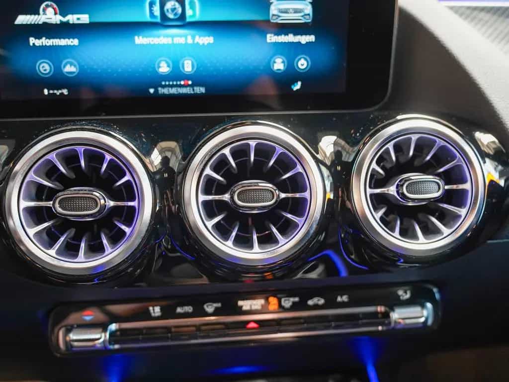 Mercedes-Benz GLA 35 AMG 4M Night Vielspeiche Multibeam LED 09/2022-photo-21