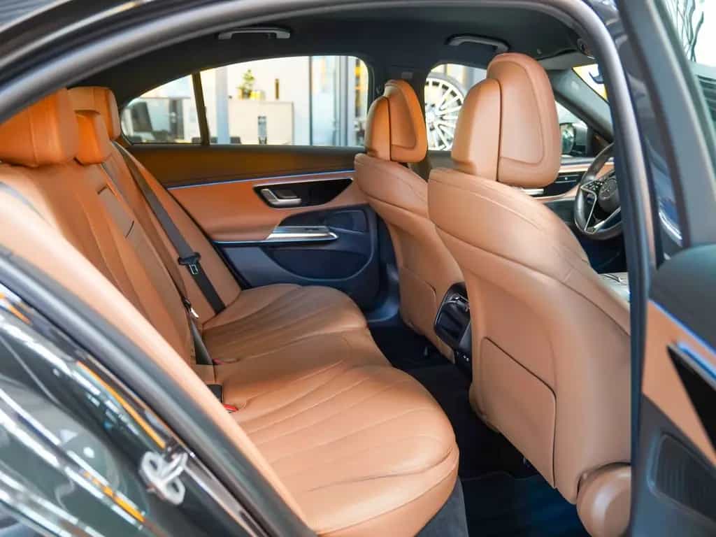 Mercedes-Benz E 220 d AVANTGARDE tonkabraun Ahorn KEYLESS DAB 02/2025-photo-11