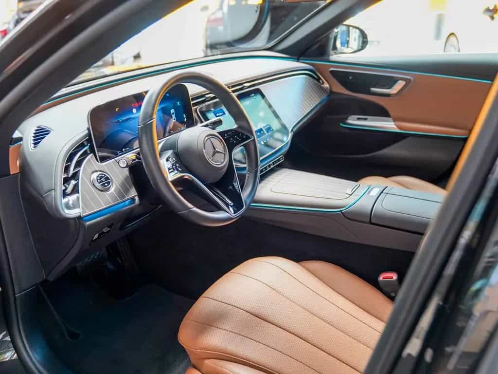 Mercedes-Benz E 220 d AVANTGARDE tonkabraun Ahorn KEYLESS DAB 02/2025-photo-13