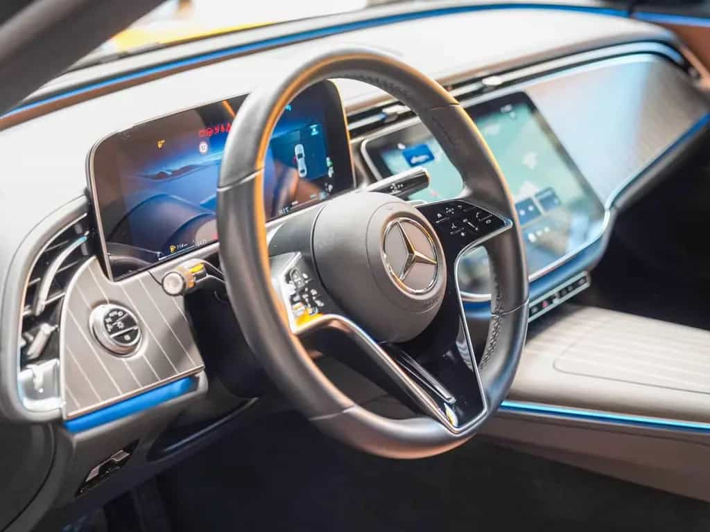 Mercedes-Benz E 220 d AVANTGARDE tonkabraun Ahorn KEYLESS DAB 02/2025-photo-14
