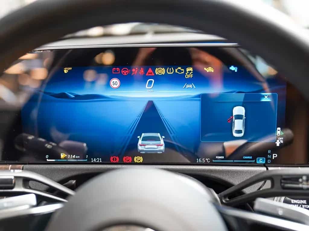 Mercedes-Benz E 220 d AVANTGARDE tonkabraun Ahorn KEYLESS DAB 02/2025-photo-15