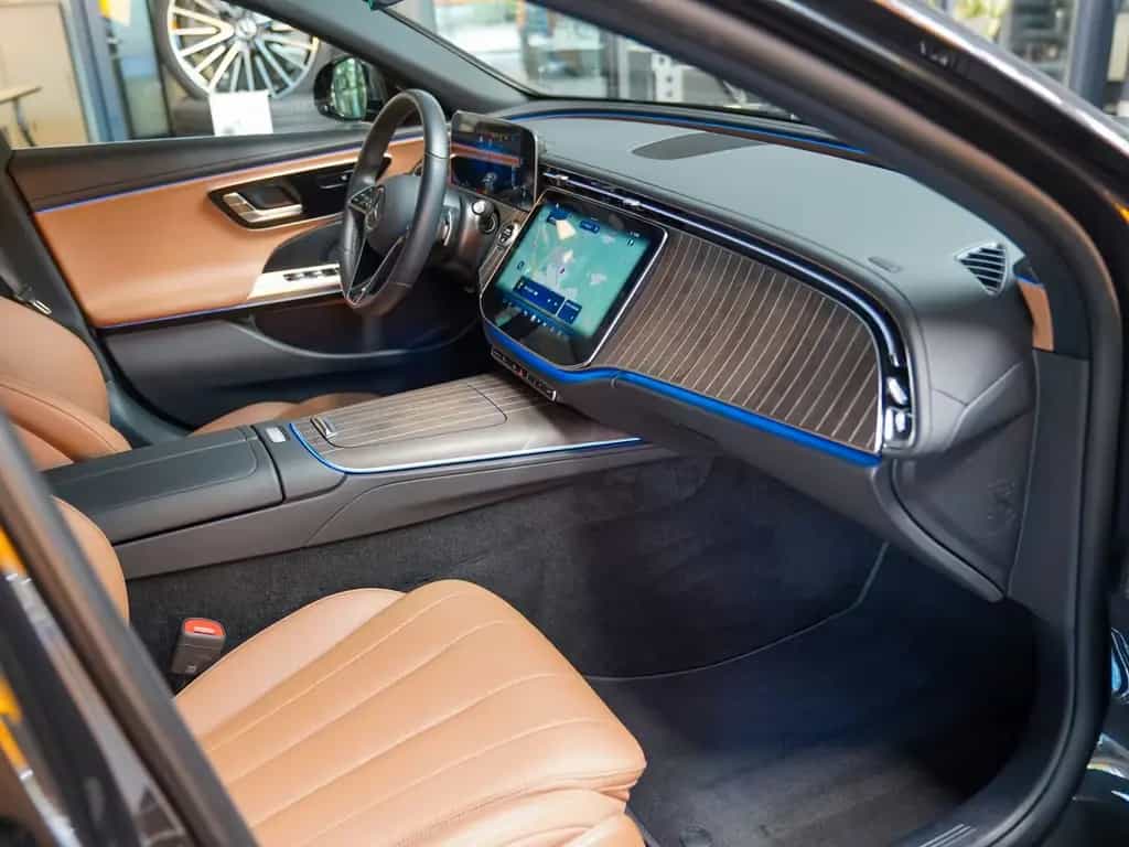 Mercedes-Benz E 220 d AVANTGARDE tonkabraun Ahorn KEYLESS DAB 02/2025-photo-8