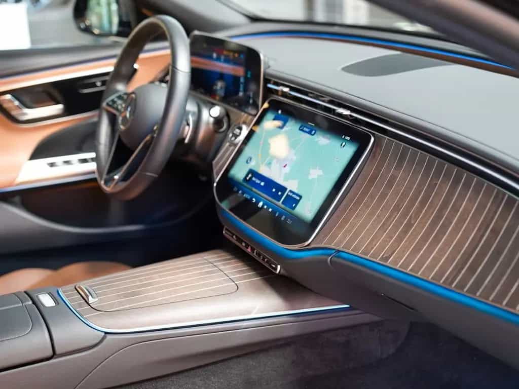 Mercedes-Benz E 220 d AVANTGARDE tonkabraun Ahorn KEYLESS DAB 02/2025-photo-9