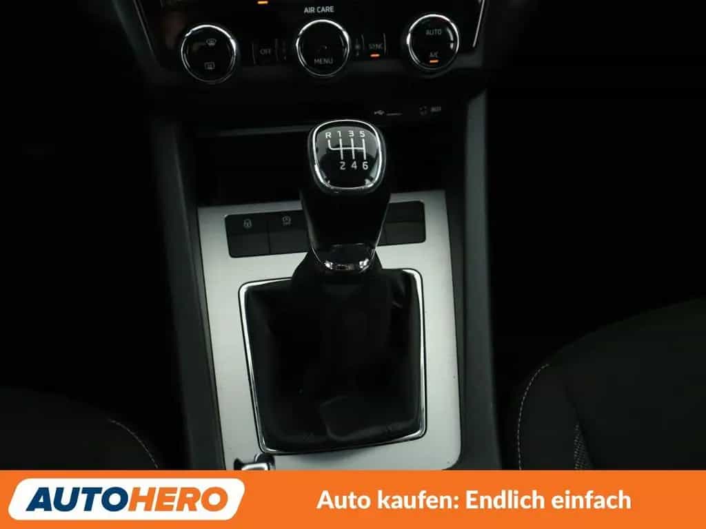 Skoda Octavia 1.4 TSI Ambition*NAV*TEMPO*PDC*SHZ*BT 09/2017-photo-23