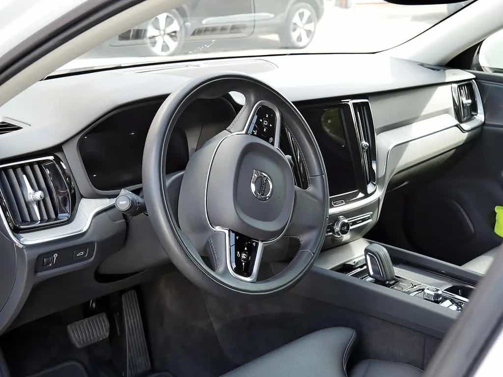 Volvo V60 Cross Country B5 AWD Pro 03/2021-photo-13