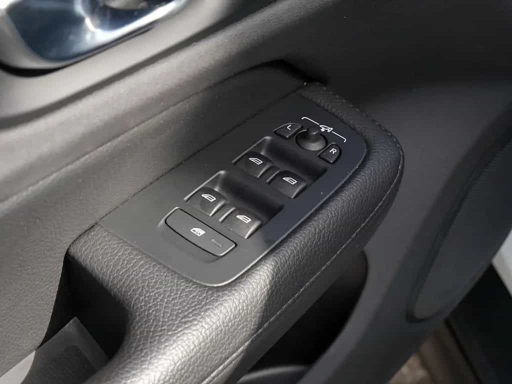 Volvo V60 Cross Country B5 AWD Pro 03/2021-photo-16