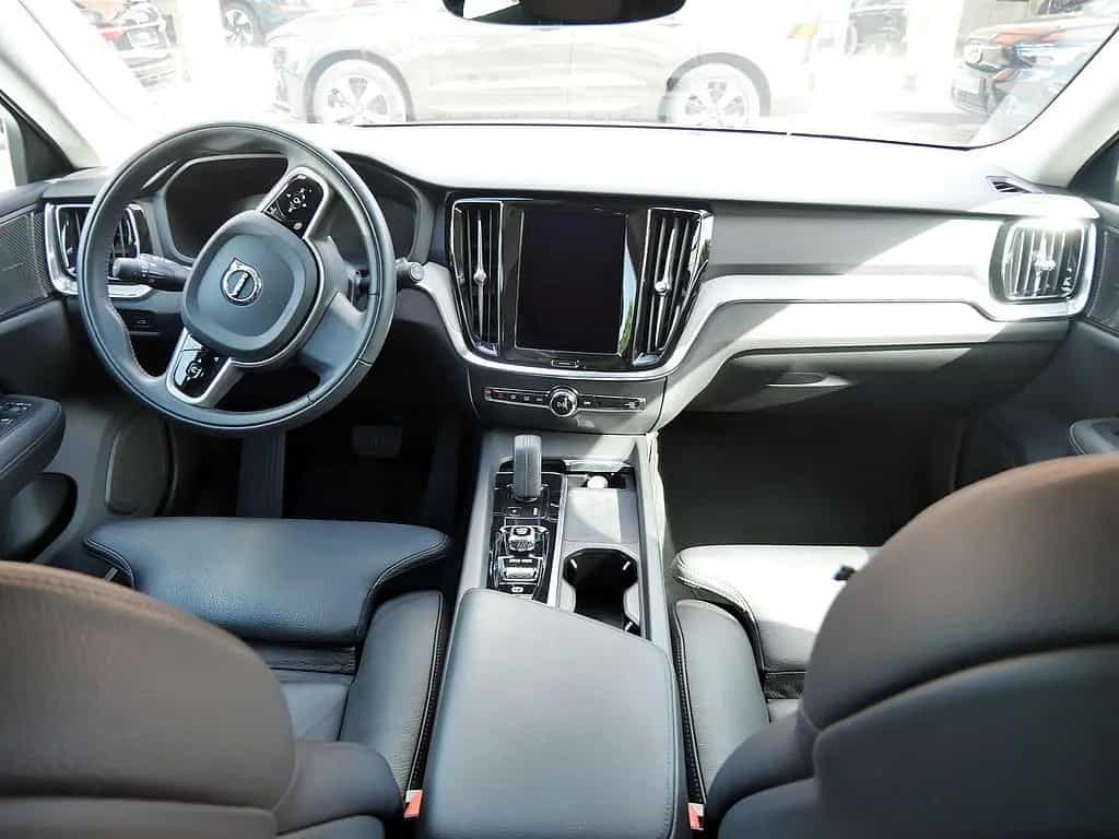 Volvo V60 Cross Country B5 AWD Pro 03/2021-photo-8