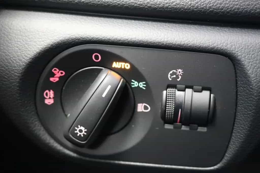 Audi Q3 basis Xenon PDC DAB+ Bergfahrassistent AHK 02/2017-photo-18