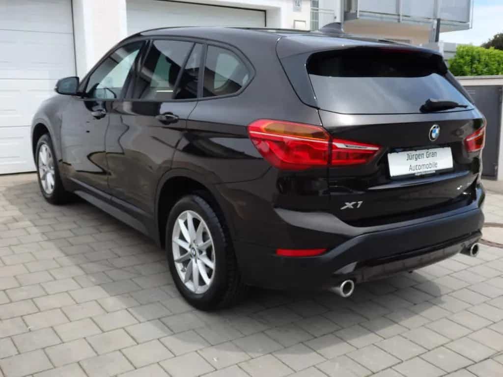 BMW X1 xDrive18d abnAHK Navi Parkass Sitzhzg Komfzug 07/2021-photo-1