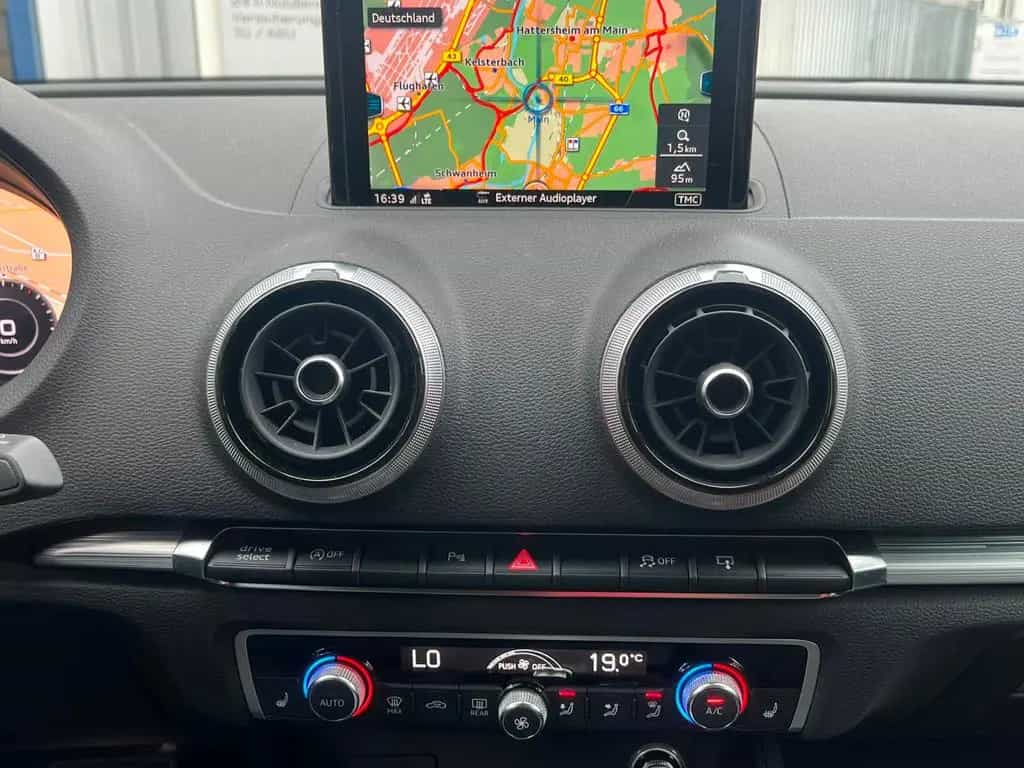 Audi A3 Sportback Sport*V-COCKPIT*KEYLESS*ACC*SPUR* 03/2017-photo-19