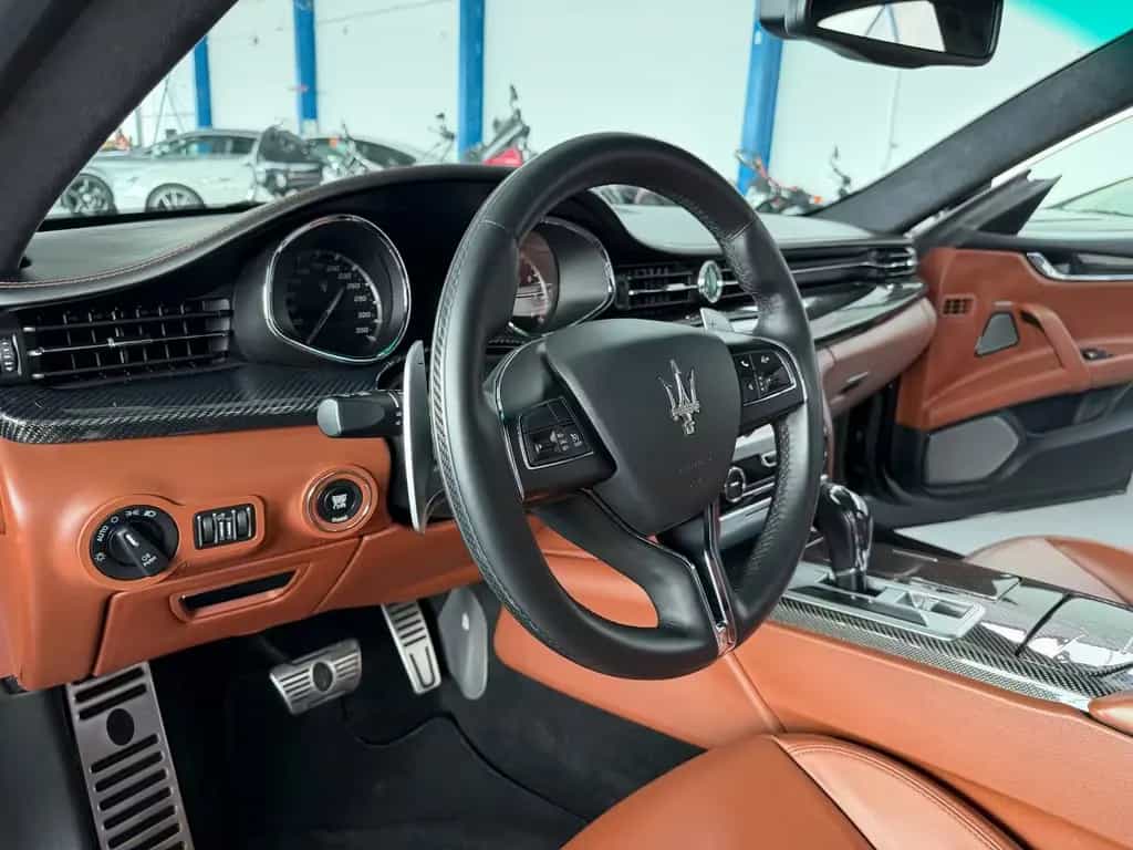 Maserati Quattroporte 3.8 V8 GTS Automatik*Sehr Gepflegt* 07/2014-photo-32