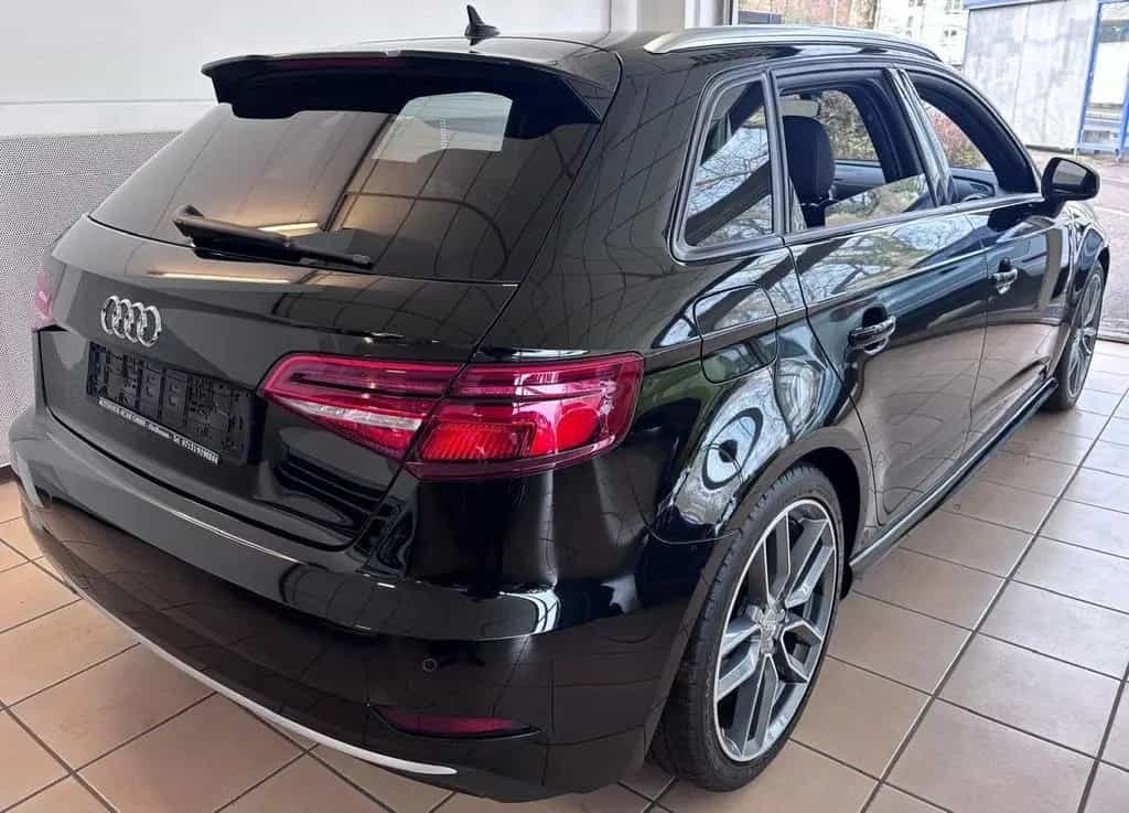 Audi A3 2.0 TDI S-Line  LED Virtual AHK Navi DSP 8 Fa 07/2019-photo-2