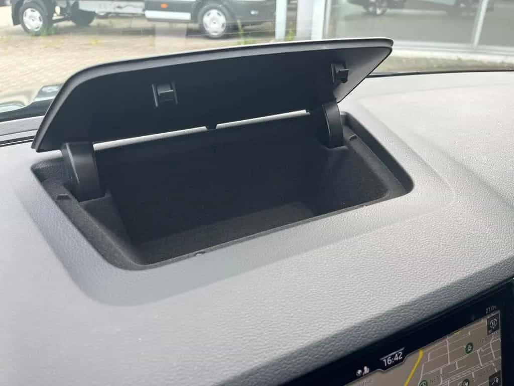 Skoda Karoq Tour 1.5 TSI DSG Standheizung 03/2023-photo-19