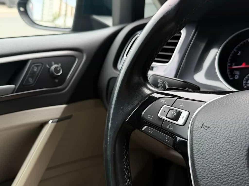 Volkswagen Golf VII Lim. DSG Sitzheizung Einparkhilfe 1Hand 03/2017-photo-34