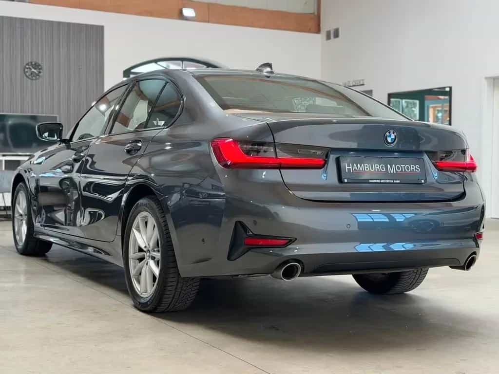 BMW 320 i xDrive Limousine Steptronic SportLine 184PS 09/2019-photo-3