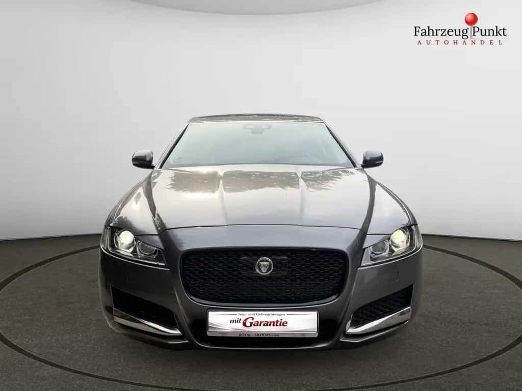 Jaguar XF Prestige 30d Pano*Leder*Digital 03/2017-photo-1