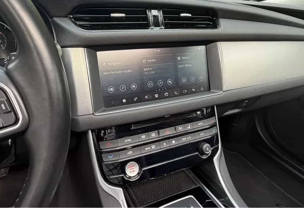 Jaguar XF Prestige 30d Pano*Leder*Digital 03/2017-photo-10