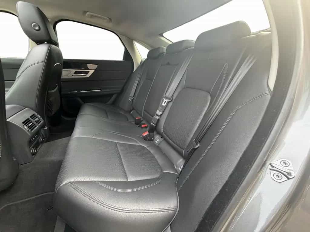 Jaguar XF Prestige 30d Pano*Leder*Digital 03/2017-photo-11