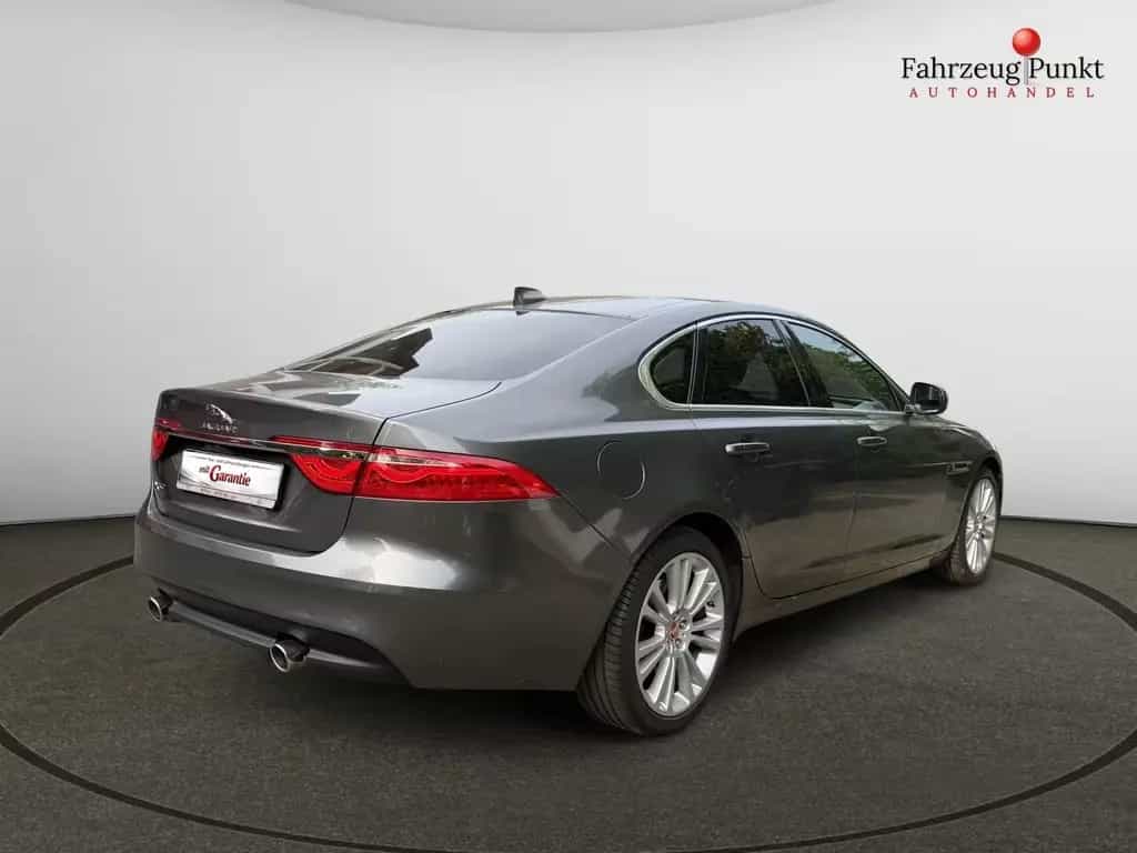 Jaguar XF Prestige 30d Pano*Leder*Digital 03/2017-photo-3