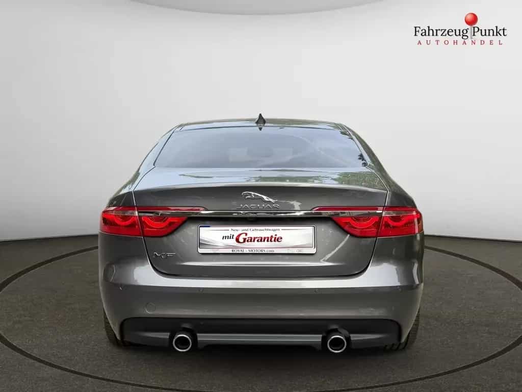 Jaguar XF Prestige 30d Pano*Leder*Digital 03/2017-photo-4