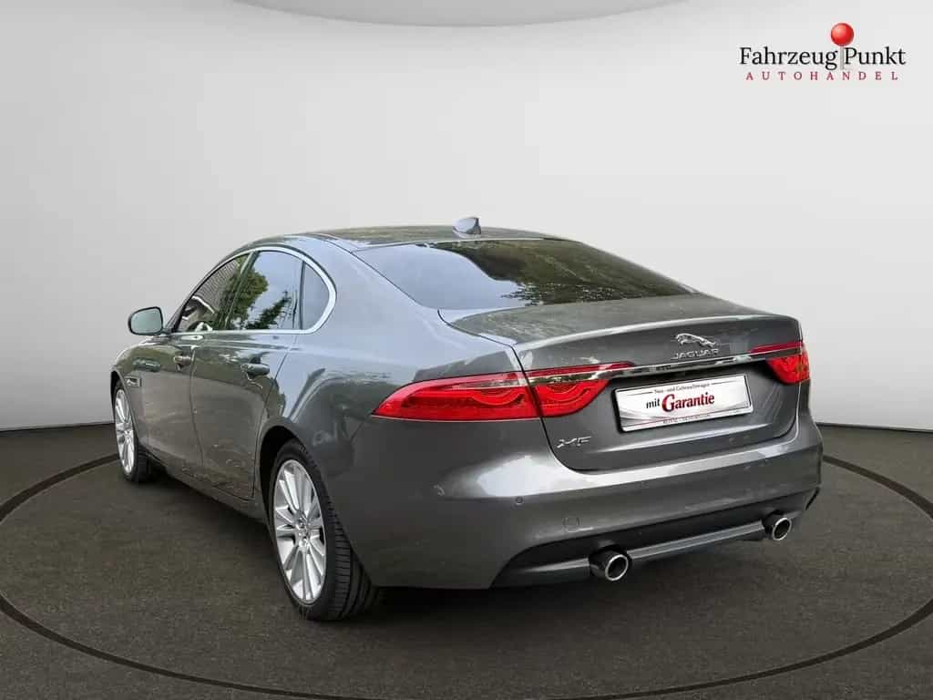 Jaguar XF Prestige 30d Pano*Leder*Digital 03/2017-photo-5