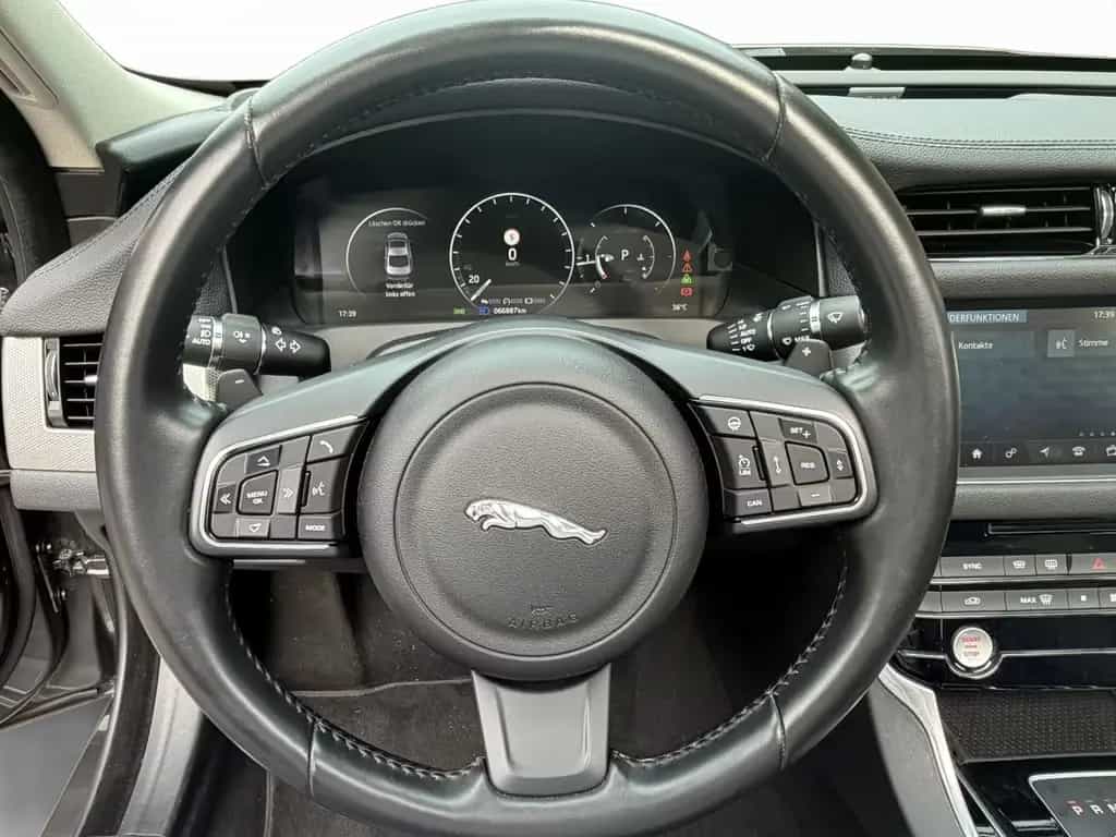 Jaguar XF Prestige 30d Pano*Leder*Digital 03/2017-photo-7