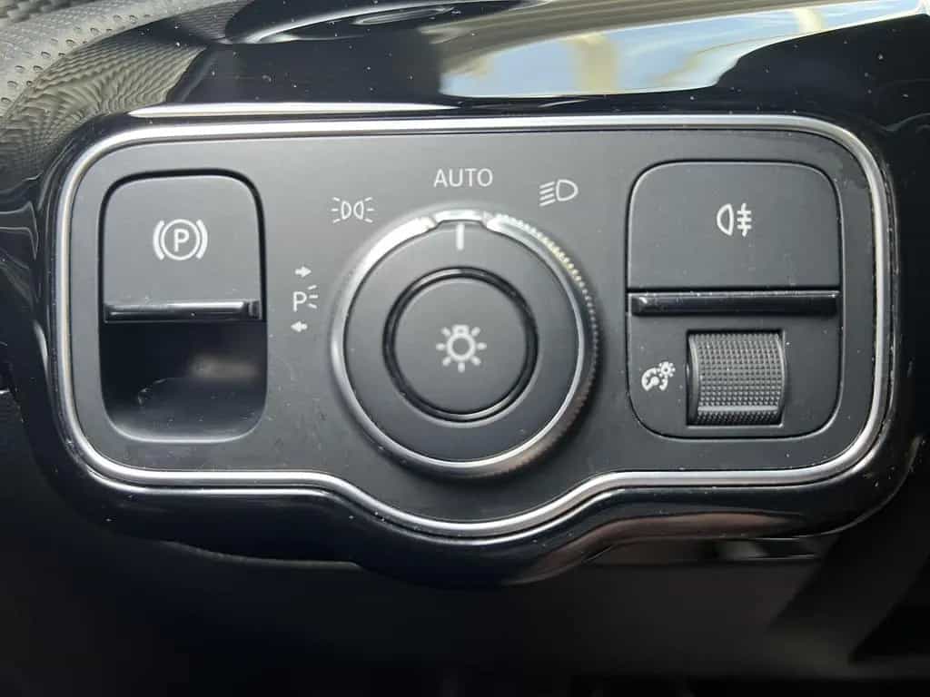 Mercedes-Benz A 200 A A 200 Aut Progressive Pano Navi Massage LED 08/2019-photo-19