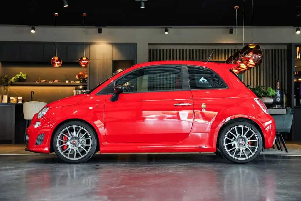 Abarth 695 Tributo Ferrari, 180 PK, N° 0072, Only 12.00 10/2011-photo-1