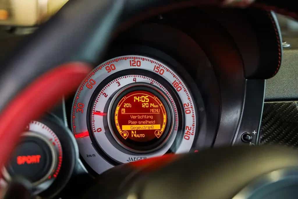 Abarth 695 Tributo Ferrari, 180 PK, N° 0072, Only 12.00 10/2011-photo-21