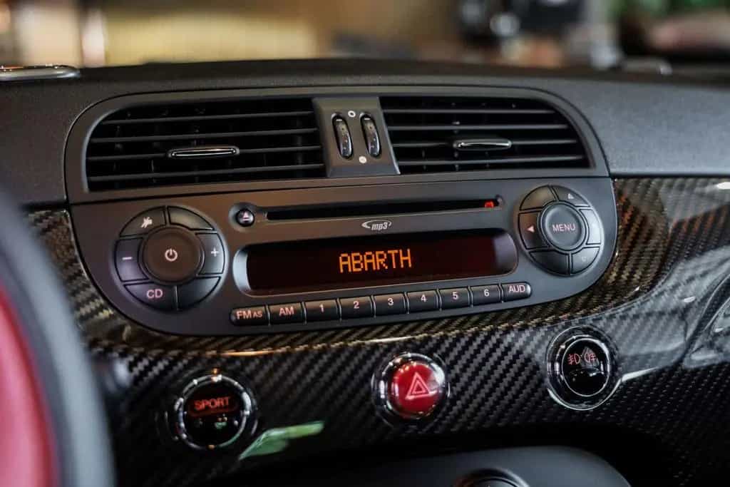 Abarth 695 Tributo Ferrari, 180 PK, N° 0072, Only 12.00 10/2011-photo-25