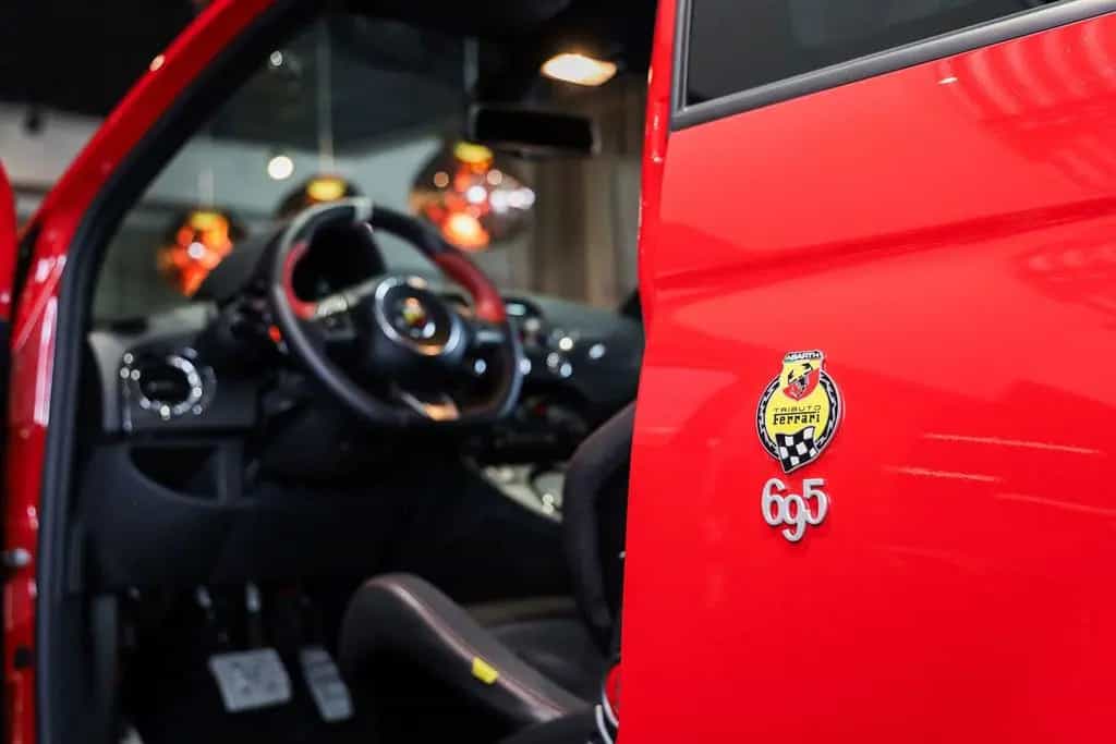 Abarth 695 Tributo Ferrari, 180 PK, N° 0072, Only 12.00 10/2011-photo-3